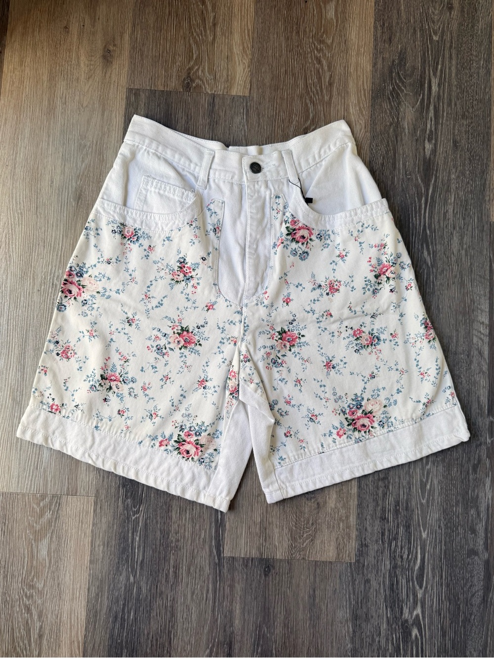 Vintage 90s White Floral Print Bermuda Shorts Breaker Jeans Denim USA Made 26”